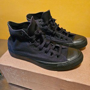 Converse Chuck Taylor All Star Classic - Size Men's 11.5/Women's 13 WIDE - Black